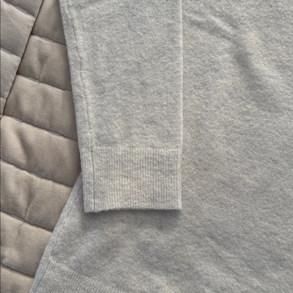 Banana Republic Light Gray Sweater *NWOT Size: L - Picture 4 of 6